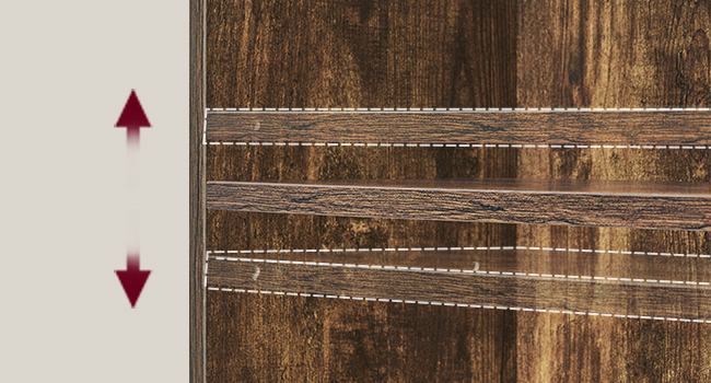 Mur ou panneau en bois foncé avec des lignes pointillées blanches et des flèches rouges indiquant le mouvement directionnel