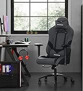 pour bureau à domicile avec dossier haut, accoudoirs réglables et design ergonomique. Montré contre une fenêtre avec une configuration de bureau.