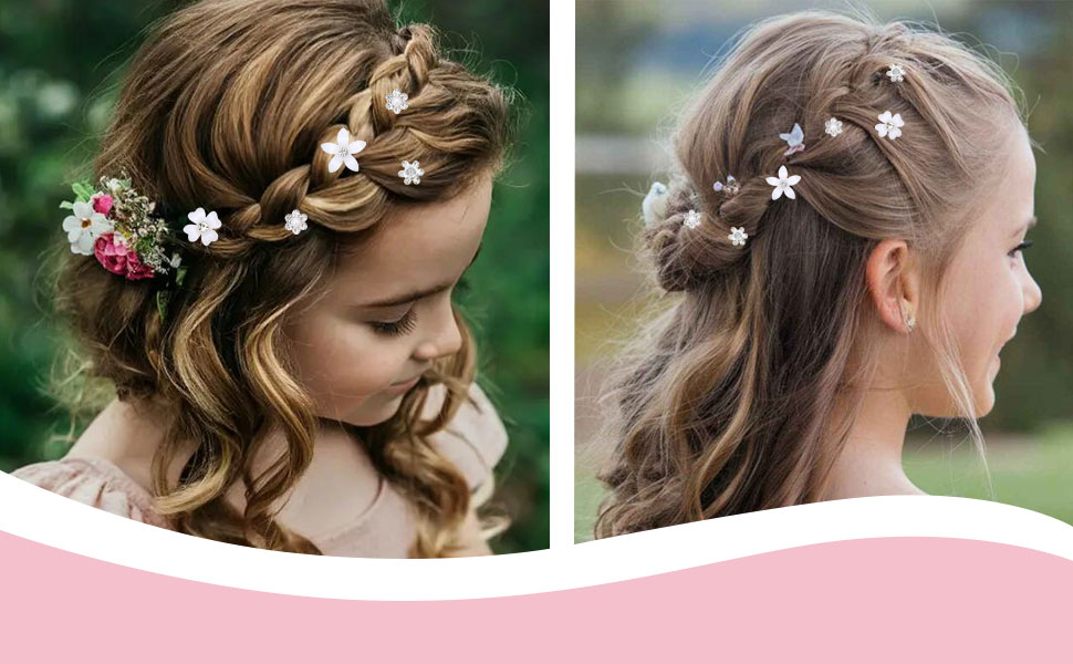 Comparaison côte à côte de deux coiffures comportant de délicats accessoires floraux blancs tissés dans des arrangements de cheveux ondulés et coiffés dans un environnement extérieur naturel.