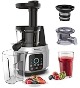 Presse-agrumes moderne avec récipients de collecte transparents, accessoires multiples et présentoir de baies fraîches et de jus rouge dans un récipient en verre.