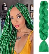 Extension de cheveux tressée synthétique vert émeraude brillant, présentée à la fois sous forme emballée et présentée dans une démonstration de coiffage.