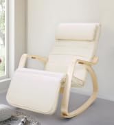 La chaise est en bois et est fabriquée à partir d'une laque blanche