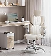 avec assise et dossier rembourrés, accoudoirs réglables et base à roulettes, présentée dans un cadre de bureau à domicile moderne