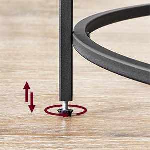 un gros plan d'un revêtement de sol poussé au sol par une vis.