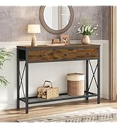 Console de style industriel avec plateau en bois et supports en X en métal noir, présentée dans différents décors de pièce avec des accessoires décoratifs.