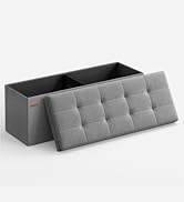 une boîte de rangement en tissu gris avec un siège en tissu gris.