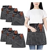 Ensemble de demi-tabliers rayés noirs et blancs avec détails et poches en cuir marron. Plusieurs tabliers montrés posés à plat et un autre porté à titre de démonstration