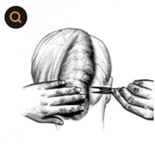 Croquis en noir et blanc montrant des mains insérant des épingles à cheveux dans une coiffure en chignon enveloppée