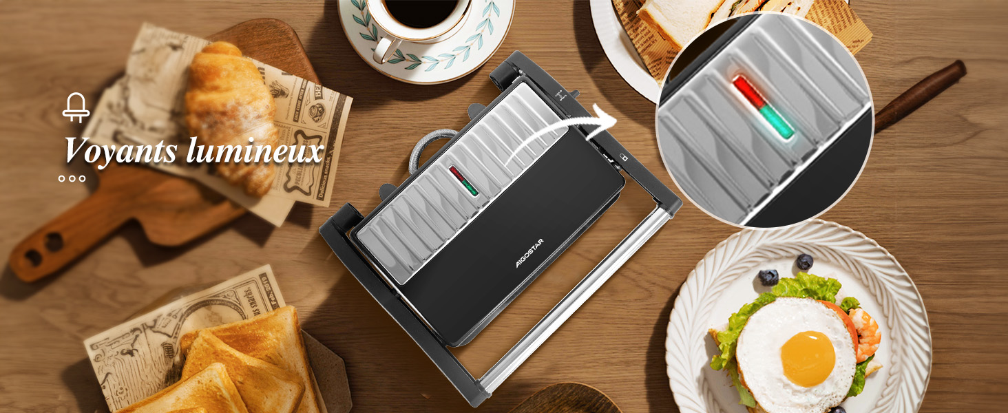 Portefeuille porte-cartes compact en cuir noir avec plusieurs emplacements pour cartes visibles, présenté sur une surface en bois avec réglage pour le petit-déjeuner.