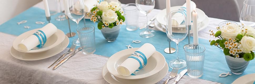 Table avec chemin de table en non-tissé de couleur bleu aqua