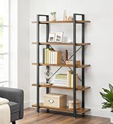 une bibliothèque avec une étagère dans le salon