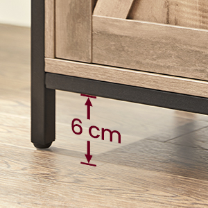 une photo d'un sol avec un pouf et un repose-pieds