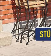 un panneau sur lequel on peut lire « stop » accroché à un mur.