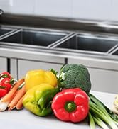 une variété de légumes sur une planche à découper.