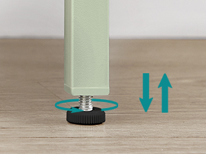 Pied de nivellement réglable pour meuble avec des flèches bleu sarcelle indiquant la capacité de réglage de la hauteur, monté sur un poteau de support vert clair