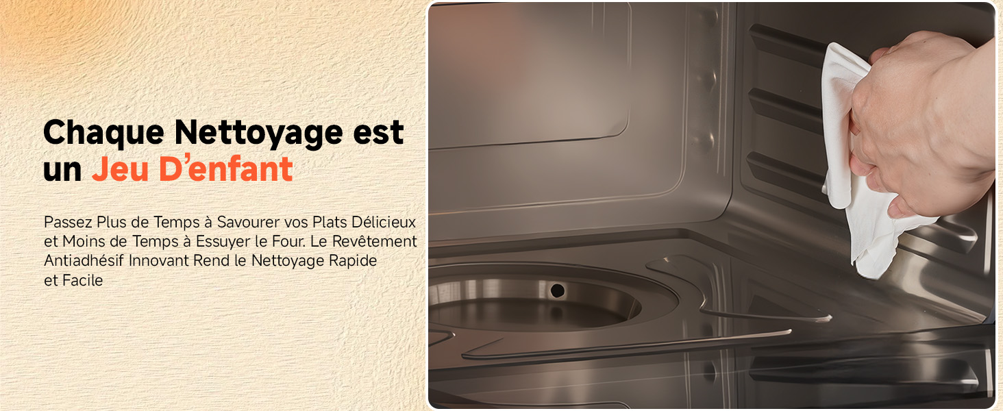 Le texte se lit comme suit : « Chaque Nettoyage est un jeu d'enfant ». L'image montre une main avec un chiffon de nettoyage en train d'essuyer une surface, semblant être une démonstration de produit.