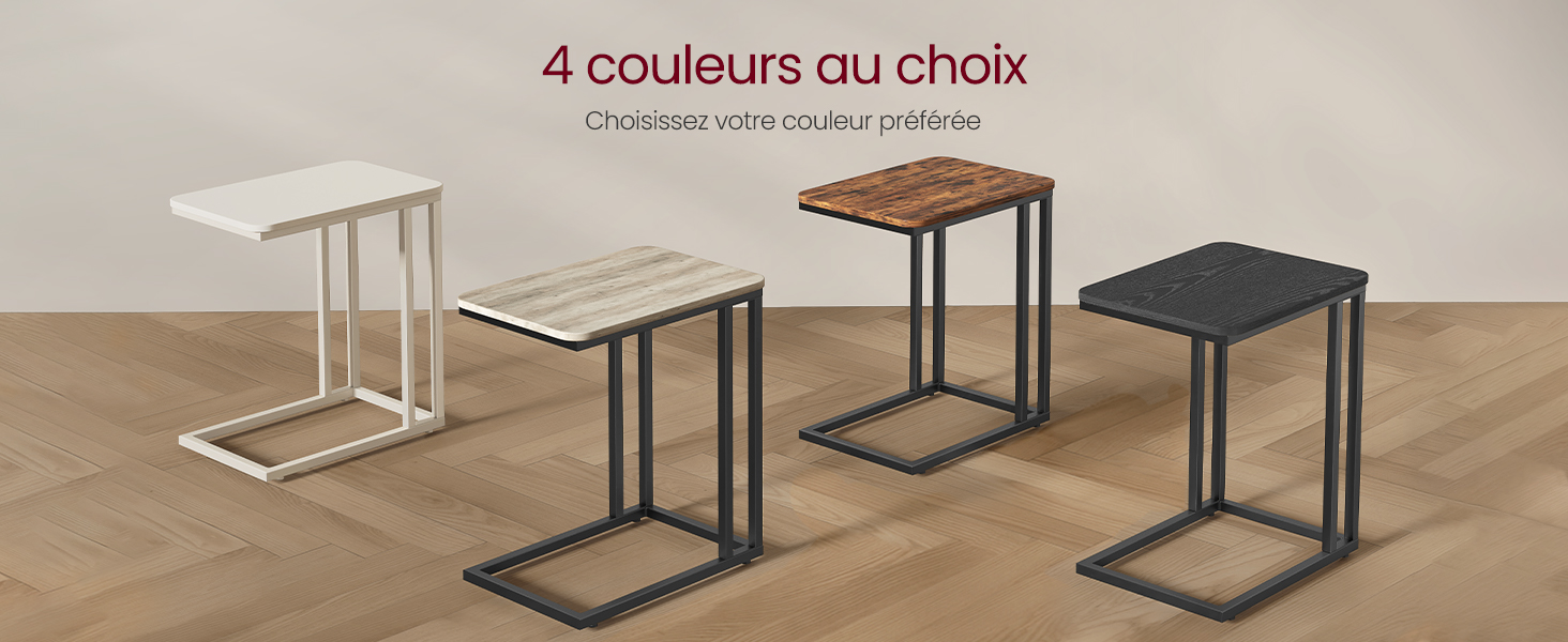 Quatre tables d'appoint en forme de C de différentes couleurs. Le texte en français indique « 4 couleurs au choix ». Les tables ont des cadres métalliques élégants et des plateaux fins.