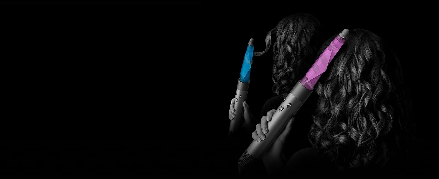 Un mannequin en train de se coiffer avec le Dyson Airwrap i.d.