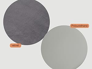 Deux échantillons de tissu circulaires illustrant les matériaux des housses de coussin. Le cercle de gauche est en velours gris, le cercle de droite est en polyuréthane gris clair.