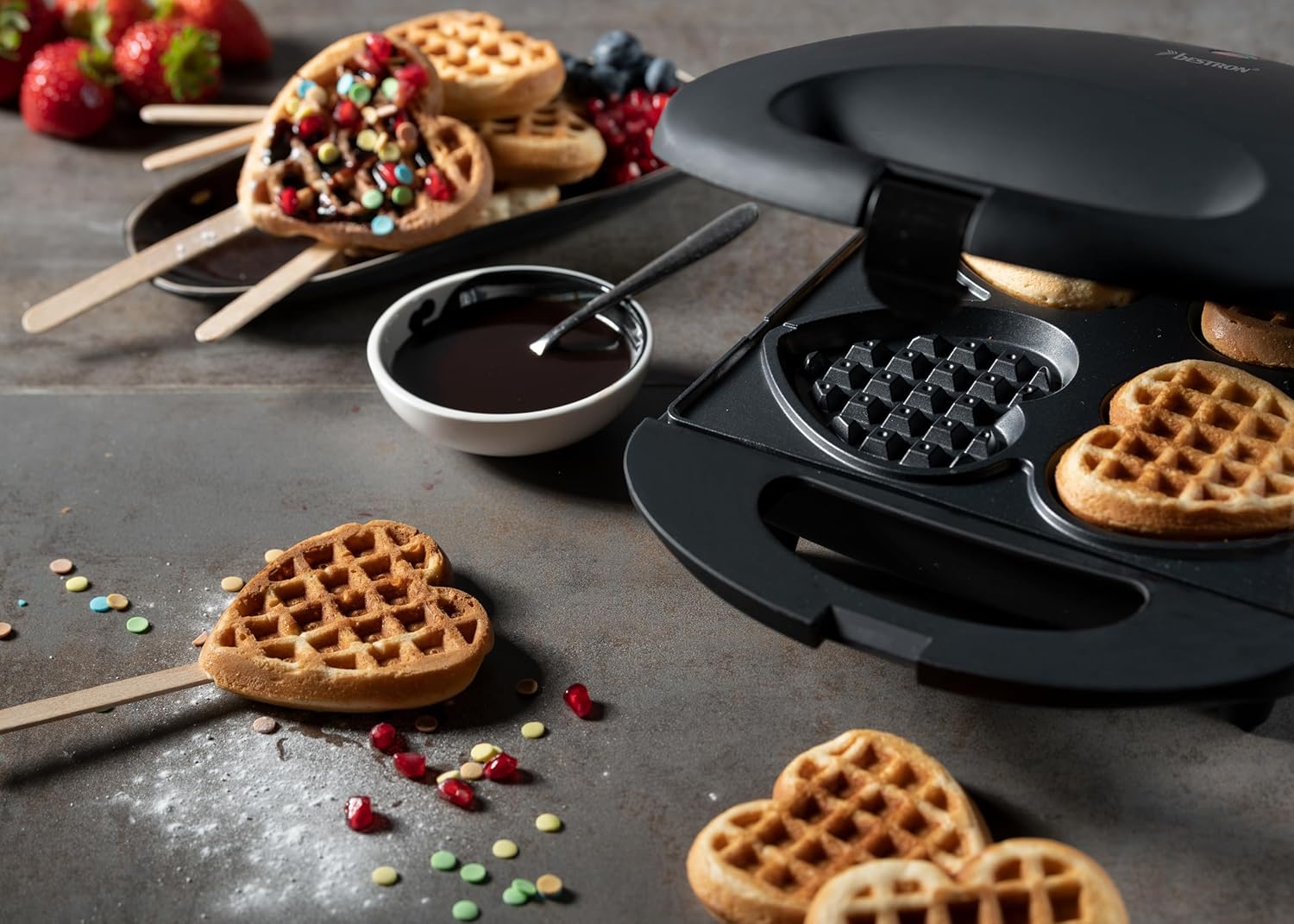 Bestron - Gaufrier rétro cœur, 700W, antiadhésif noir, 23x20cm