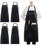Quatre tabliers de chef noirs avec poche avant et sangle de cou ajustable, ainsi qu'une photo de démonstration montrant le tablier porté avec une chemise d'uniforme blanche.