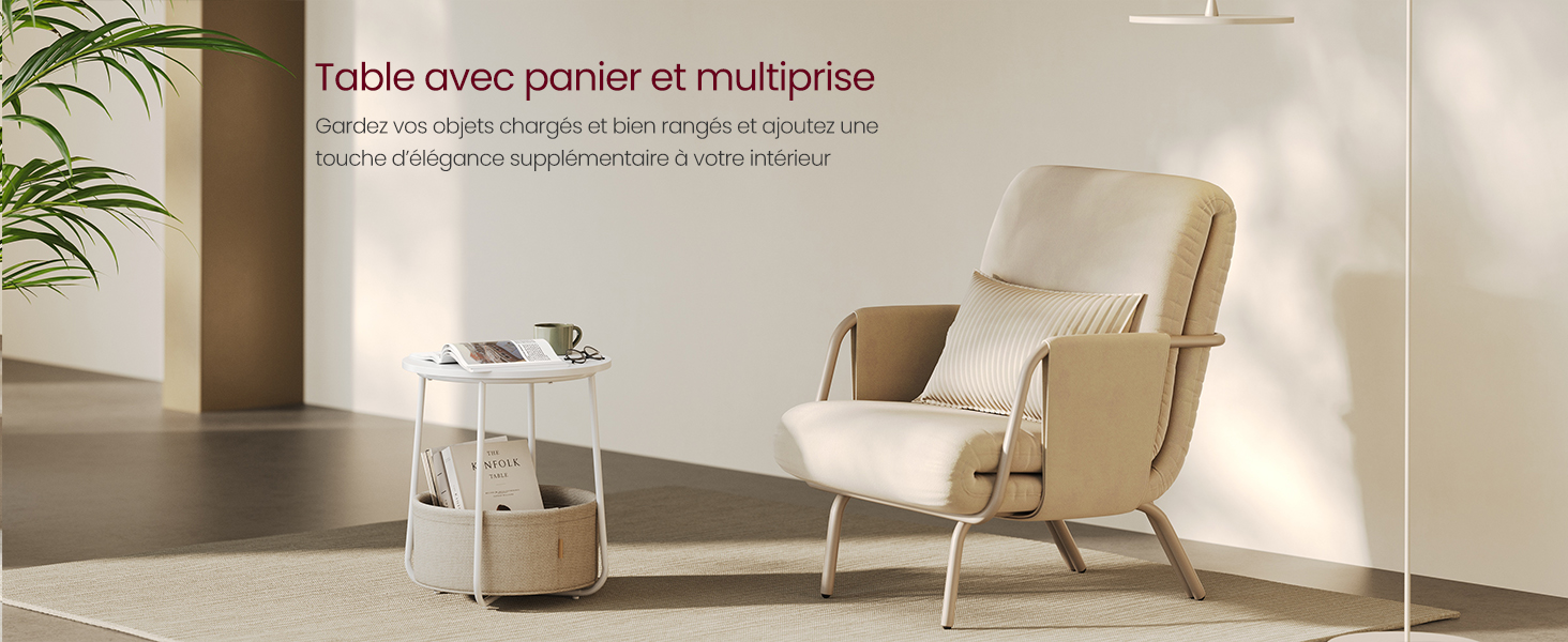 de couleur crème avec table d'appoint assortie dans un décor intérieur minimaliste avec décor végétal