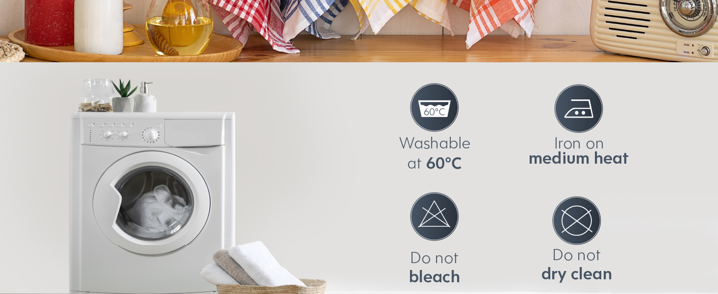 une buanderie avec un porte-serviettes et un porte-serviettes.