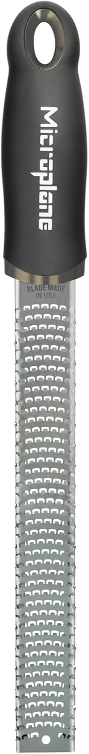 Microplane - Râpe zesteur Classic - lame fine inox - usage agrumes, fromage, gingembre, chocolat, noix