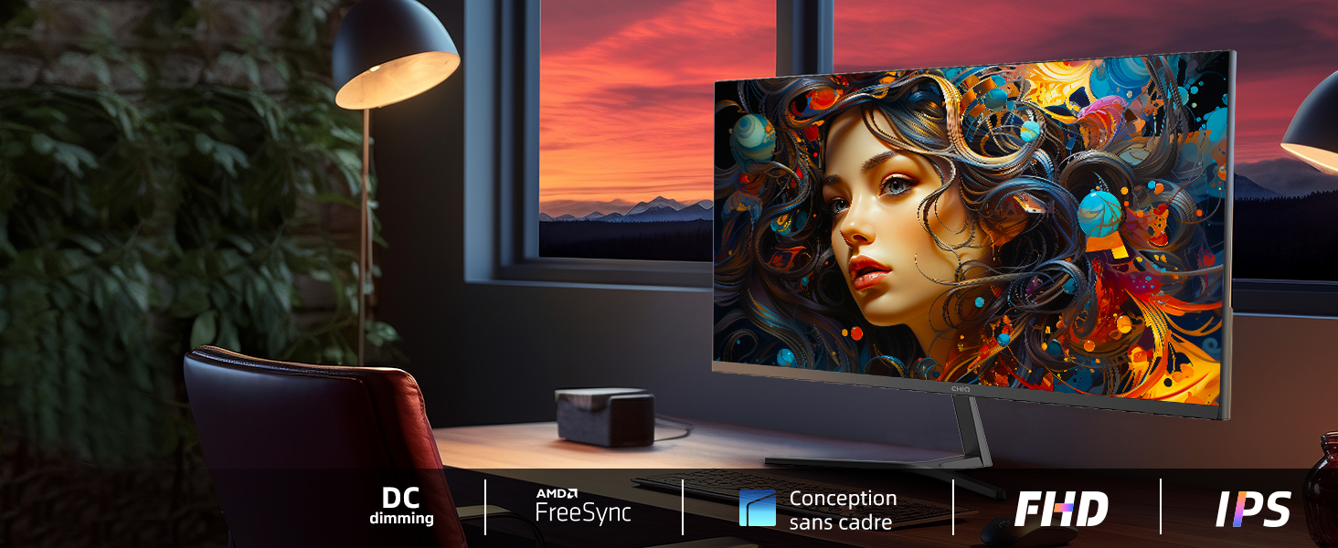 Impression sur toile de portrait abstrait coloré affichée dans une pièce faiblement éclairée avec une fenêtre montrant le coucher du soleil. Lampadaire et plante visibles au premier plan.