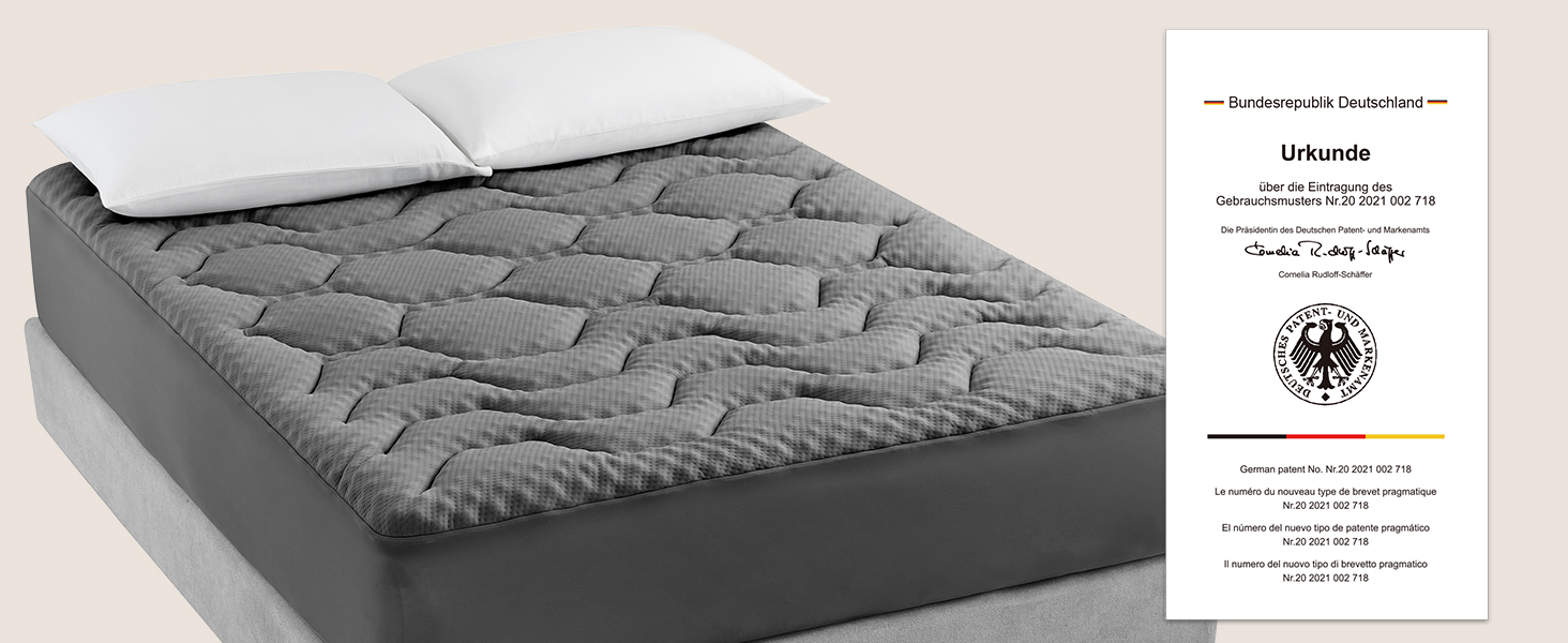 Couvre-matelas ou housse matelassé gris avec coutures à motif en losange, illustré à côté de ce qui semble être un document de certification