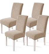 Plusieurs vues de fauteuils d'appoint sans accoudoirs à carreaux beiges avec housses, montrant différents angles des housses de protection des meubles.