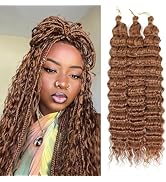 Extensions ou perruques de cheveux bouclés brun clair présentées en plusieurs sections, présentant une texture ondulée et