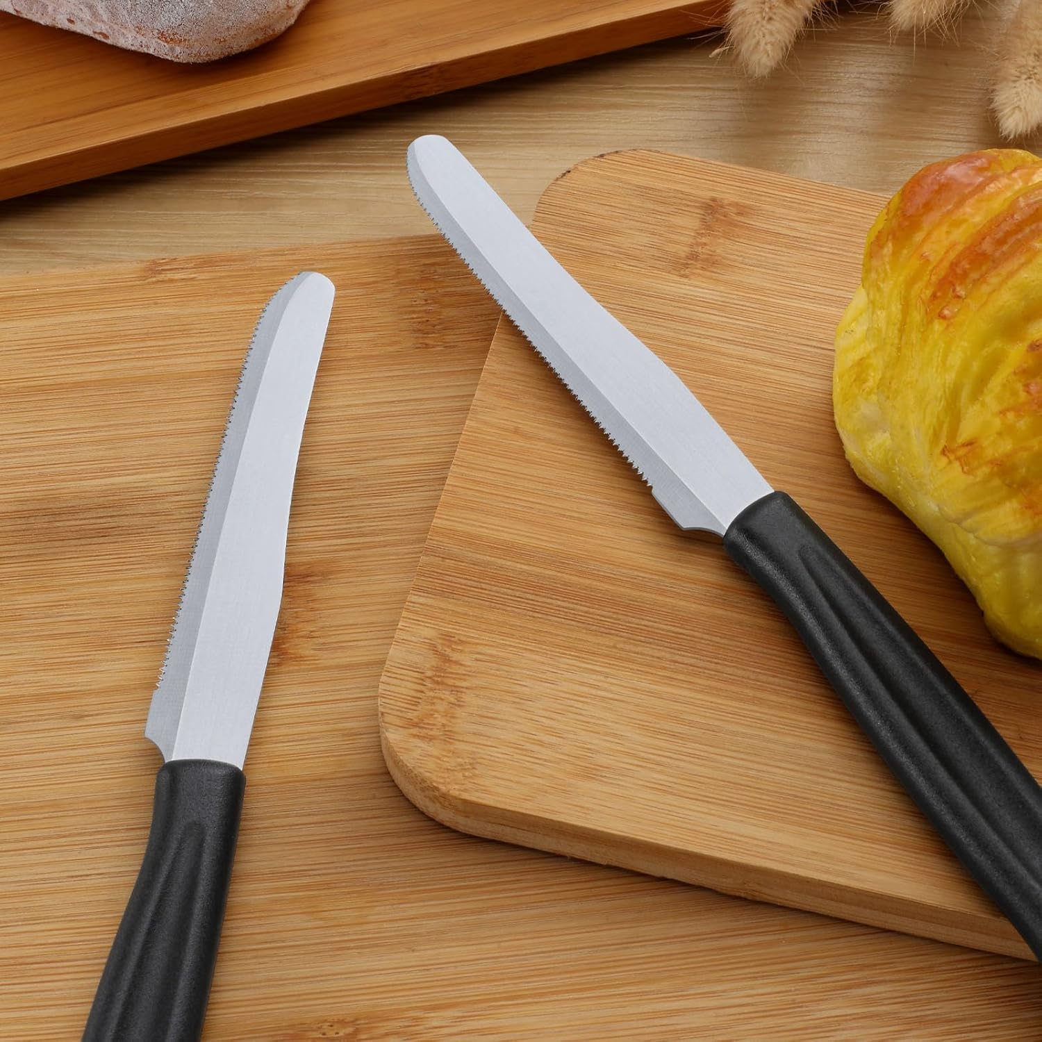 Pleafind - Couteaux de Table, 12 pcs, lame dentelée, manche ergonomique, lavable au lave-vaisselle