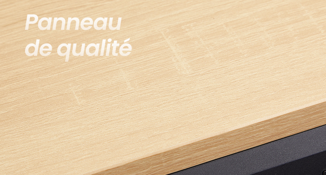 Gros plan d'un grain de bois clair ou d'une texture de surface en bambou montrant des motifs de grain naturels.
