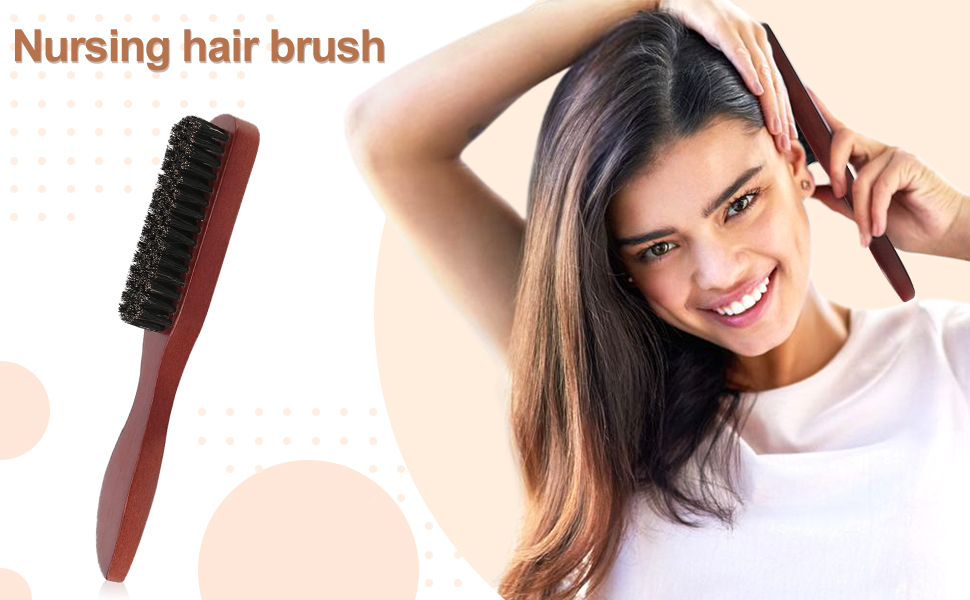 Brosse à cheveux en bois avec poils noirs et manche long. L'image montre une brosse seule et une personne l'utilisant pour coiffer les cheveux longs.