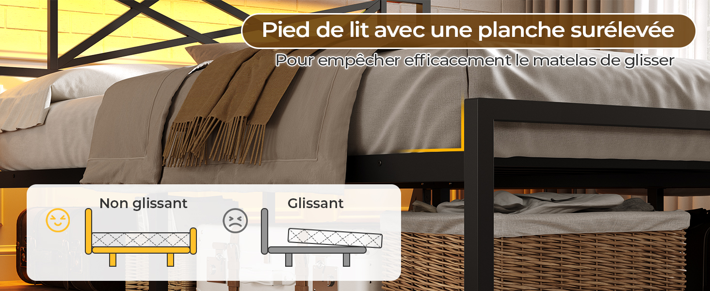 Cadre de lit ajustable avec têtière surélevée. Des lattes de bois visibles soutiennent un matelas dans une chambre à coucher avec des paniers en osier