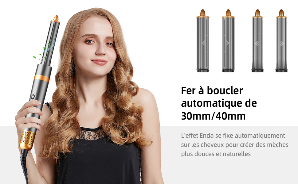 avec des barils de 30 mm/40 mm. Dispose d'un design argenté et doré. Femme démontrant son utilisation, créant des boucles lâches et naturelles dans les cheveux blonds