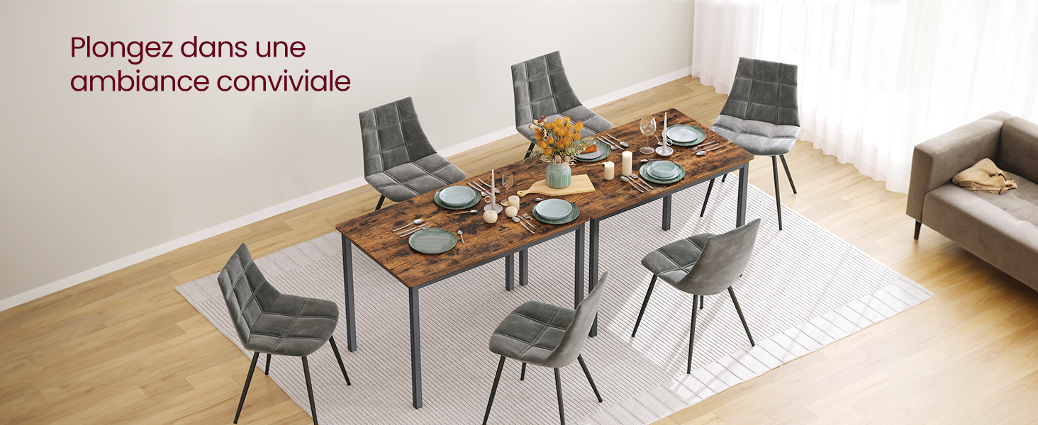 comprenant une table en bois et des chaises rembourrées grises dans un cadre minimaliste du salon-salle à manger