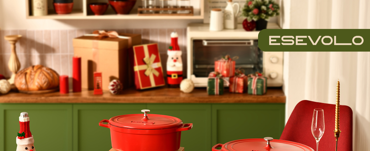 Le texte se lit comme suit : « ESEVOL.O ». Restaurant ou salle à manger intérieur avec des murs végétalisés et un éclairage d'accentuation chaleureux, avec des tables et des éléments décoratifs.