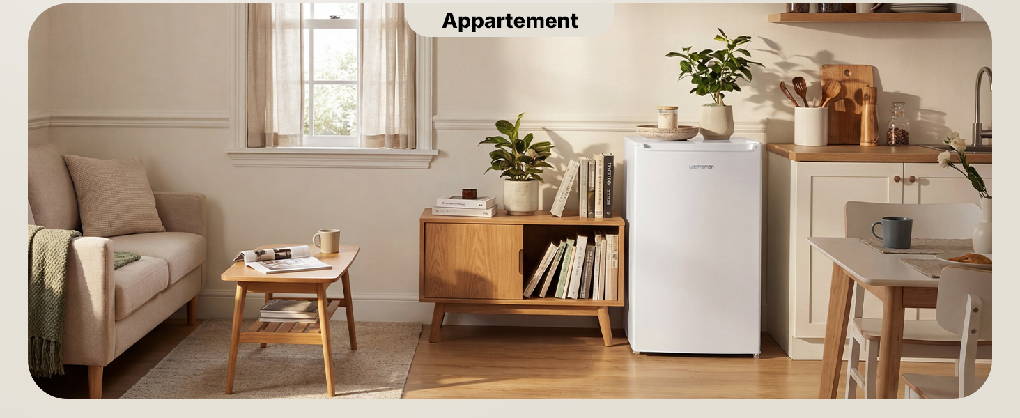 Collage de design d'intérieur montrant des espaces de bureau à domicile minimalistes avec des meubles en bois, des murs blancs et des plantes décoratives.