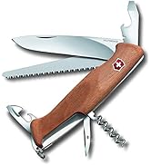 Couteau suisse avec manche en bois comportant de multiples outils, notamment une lame principale, une lame de scie, un tire-bouchon et un ouvre-bouteille. Comprend un emblème classique de la croix rouge sur le manche en bois.