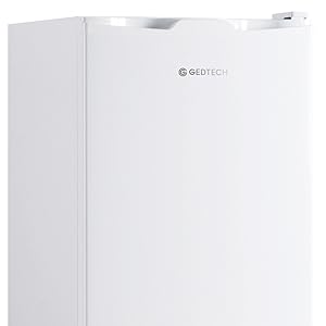 avec logo Klarstein. Conception à porte unique, adaptée aux petits espaces ou comme réfrigérateur secondaire.