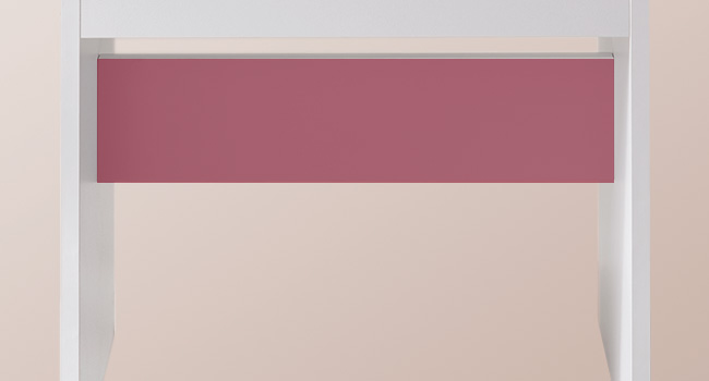 en deux couleurs - panneau supérieur rose et panneau inférieur beige, monté sur un mur blanc