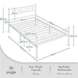 le cadre de lit est en acier.