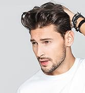 Trois portraits d'un homme aux cheveux noirs et à la pilosité faciale, montrés sous différents angles sur différents arrière-plans