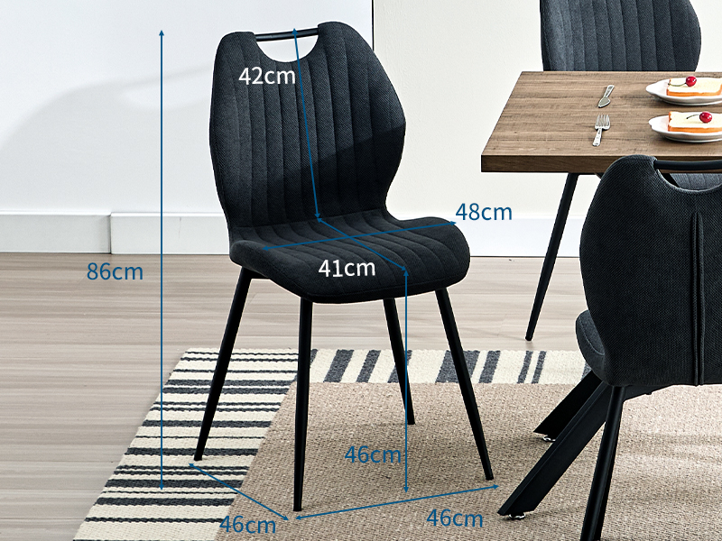 avec dossier incurvé et pieds en métal. Dimensions indiquées : 42 cm de profondeur d'assise, 48 cm de largeur, 86 cm de hauteur, 46 cm de hauteur