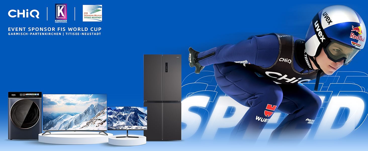 un homme avec une jambe dans un costume bleu et un réfrigérateur noir