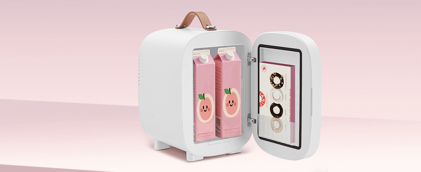 avec porte ouverte, révélant deux canettes de boisson roses avec des motifs de smileys. Extérieur blanc, poignée sur le dessus, taille compacte adaptée à une utilisation de bureau ou en voyage.