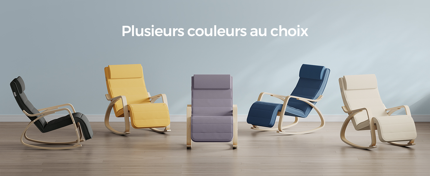 Le texte indique « Plusieurs couleurs au choix ». Exposition de six fauteuils à bascule de différentes couleurs, dont le jaune, le gris, le bleu marine et le beige, disposés dans le cadre de la salle d'exposition