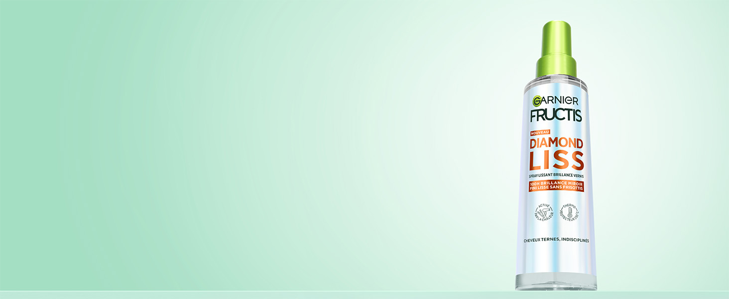 Bouteille en verre transparent avec contenu vert clair et bouchon blanc, représentée sous plusieurs angles sur fond vert menthe.